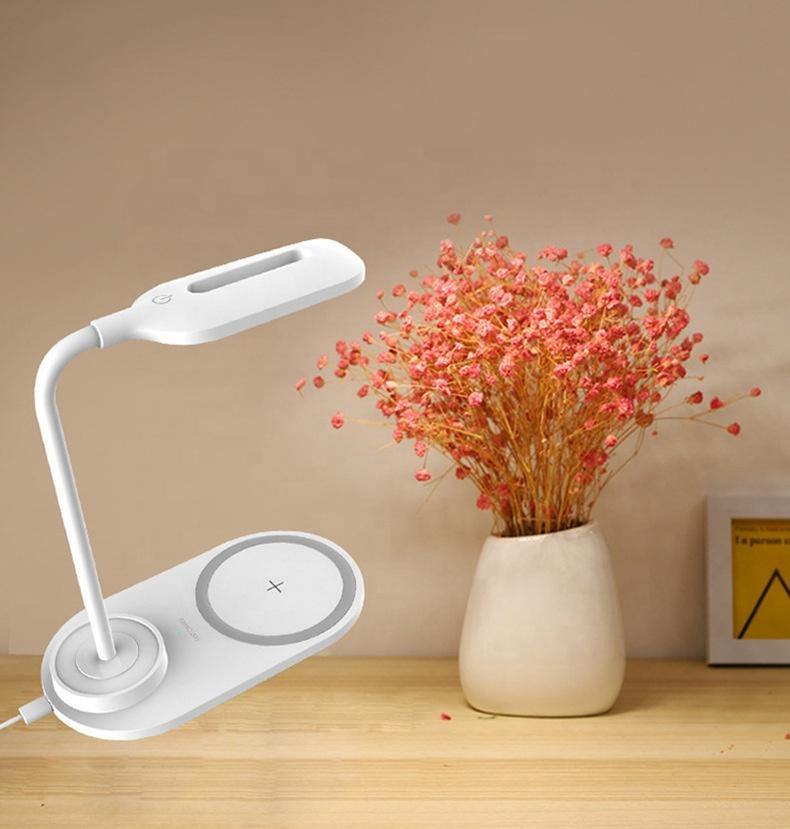 a lamp can charge your mobile phone
