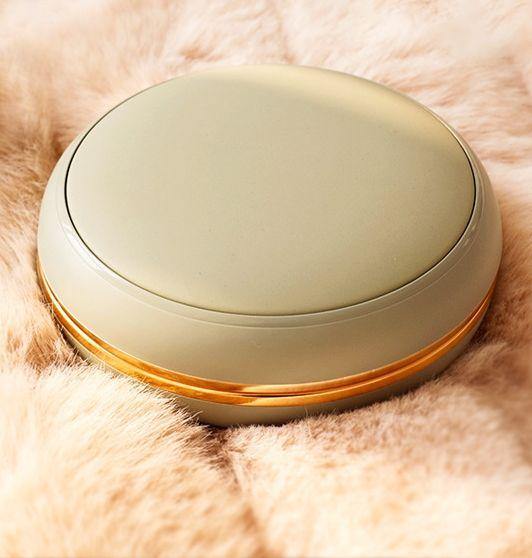Warming hand function portable power bank with make-up mirror - ST healthy life